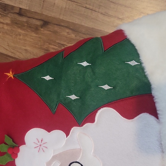 RED SHED Red White 48" Whimsical Santa Reindeer Felt & Faux Fur Tree Skirt - Picture 4 of 6